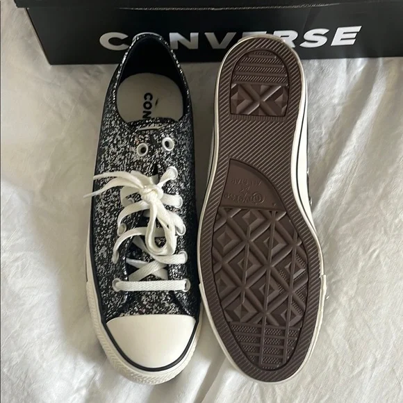 NWT: Converse Speckled Black and White Sneakers in Original Box - Picture 2 of 5